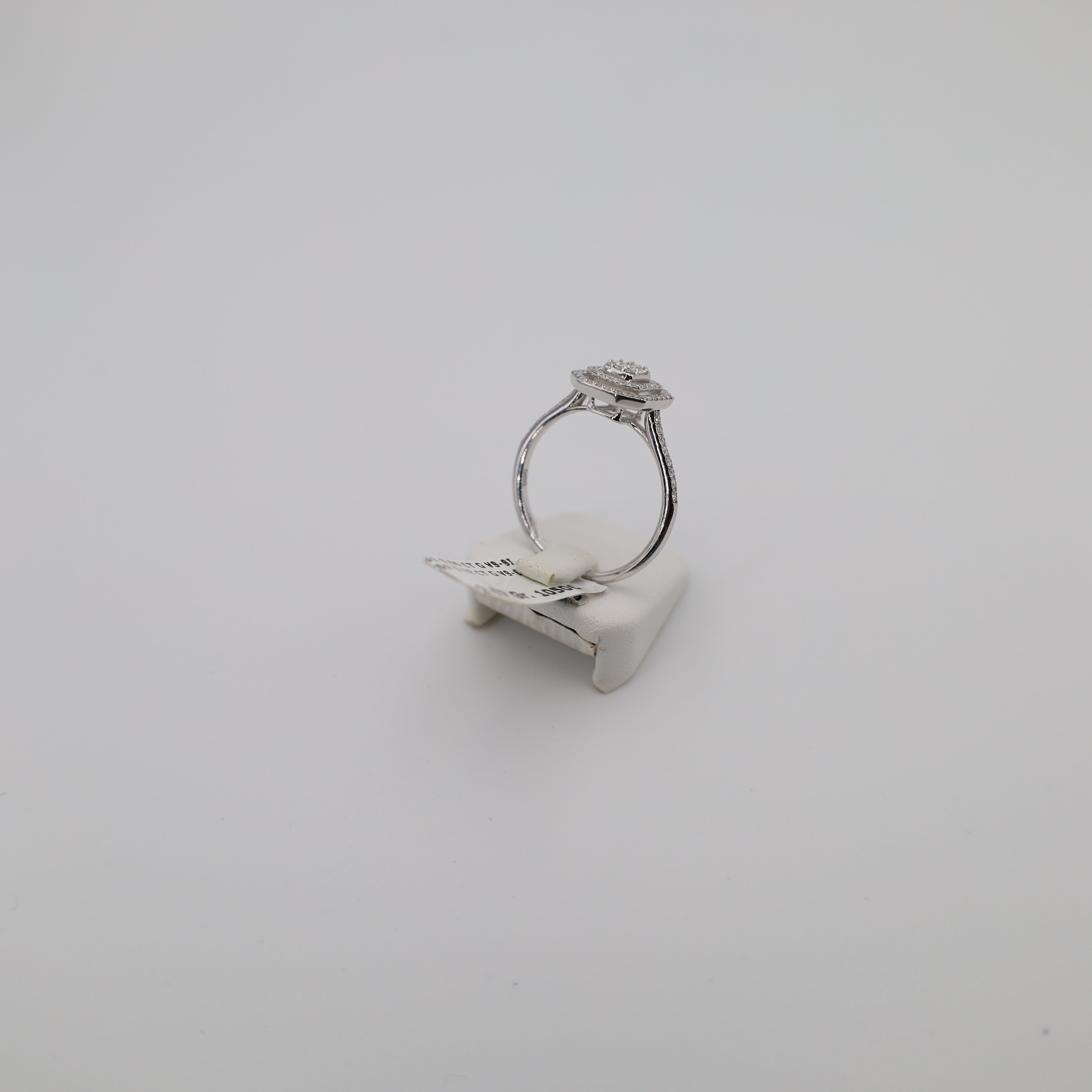 Ring Nr. 039, D .1   0.06 ct.   G.   VS-SI D.2   0.32 ct.   G.  VS-SI