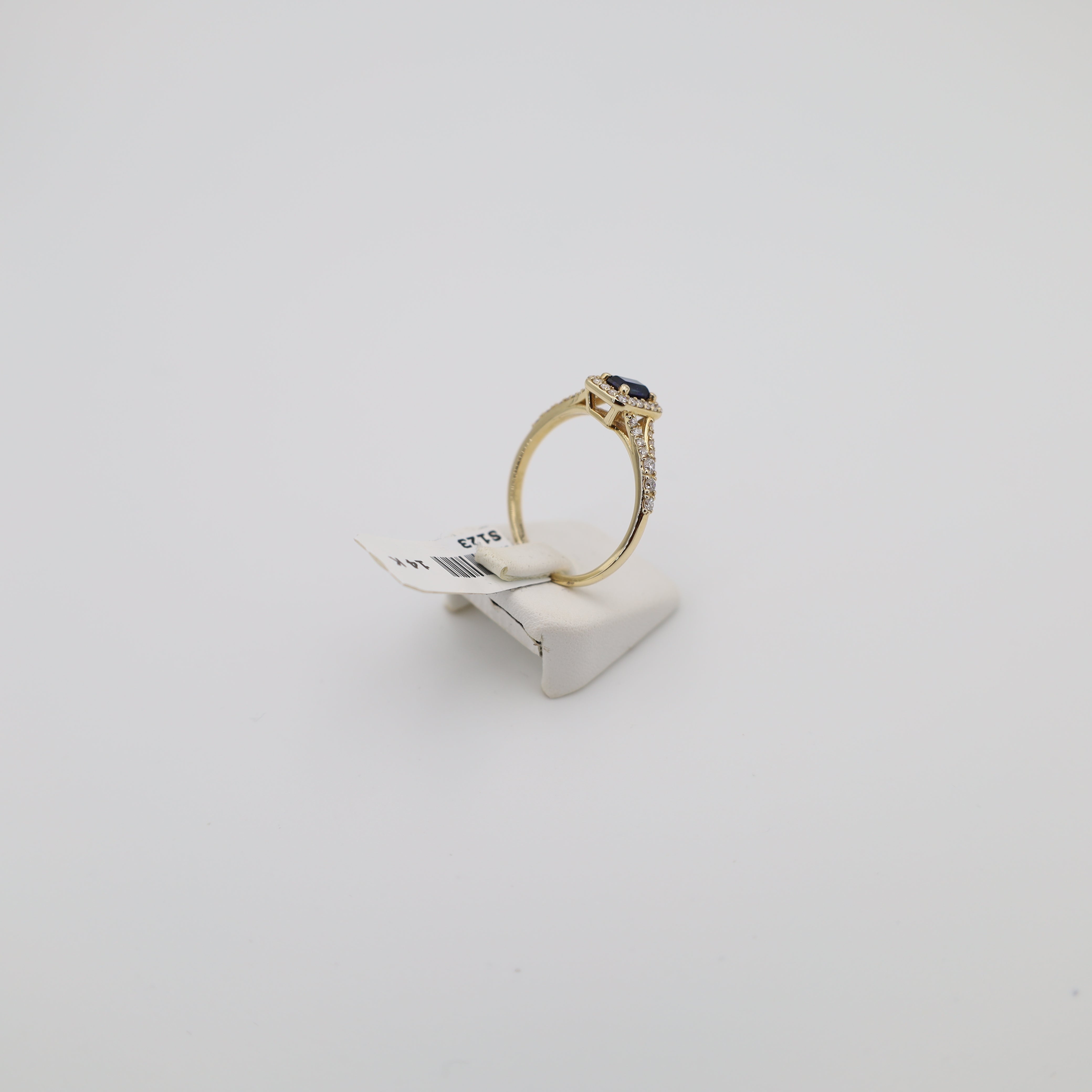 Ring Nr. 008, Sp.saphier. 0.40 ct Diamanten.   0.25 ct Color  .G. Reinheit..vs-SI..